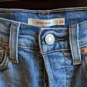 LEVI'S WEDGIE SKINNY DISTRESSED BUTTON FLY SIZE 24